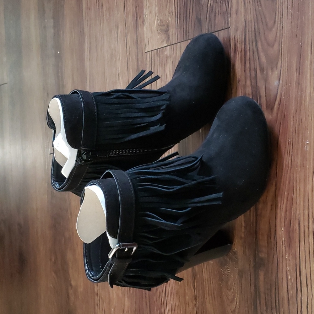 EUC Material Girl Persia Black Suede Ankle Boots with Fringes, Size 5.5